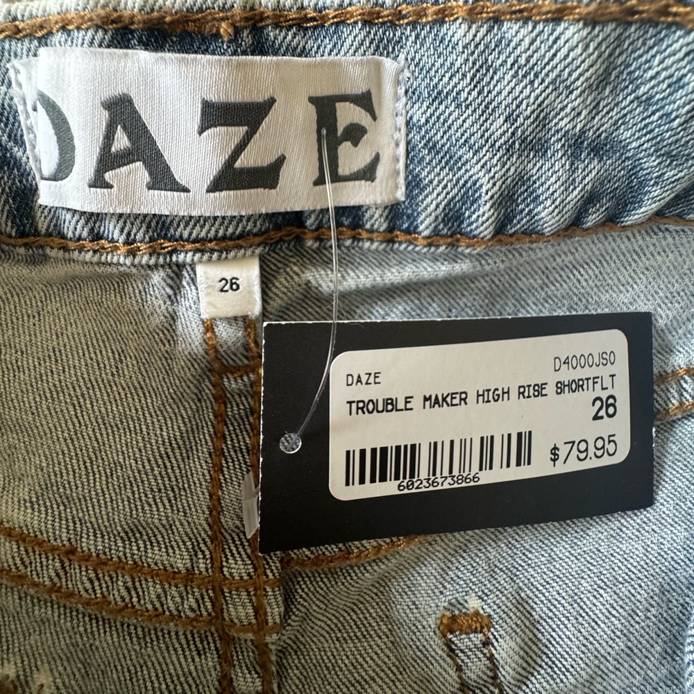 DAZE TROUBLE MAKER HIGH RISE SHORTS - Picture 3 of 3